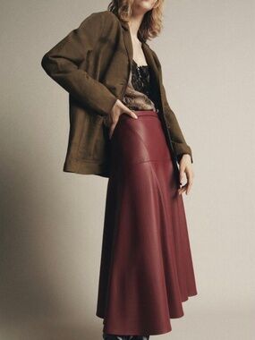 Zara🔥Midi Skirt Faux Leather Burgundy Flared Bottom Chic Influencer Size Med